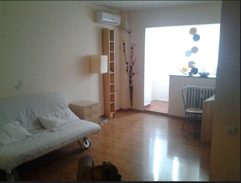 Titan, Auchan Titan, garsoniera bloc mixt.